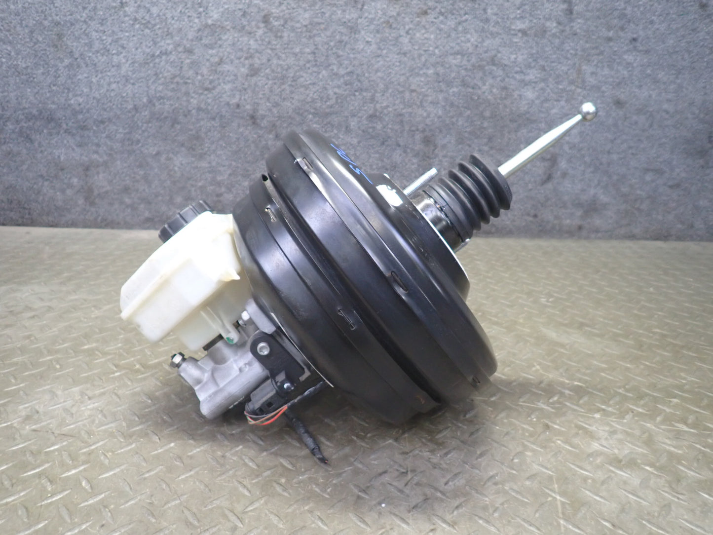 11-18 Porsche Cayenne 958 4.8L AWD Brake Master Cylinder Booster Fluid Reservoir