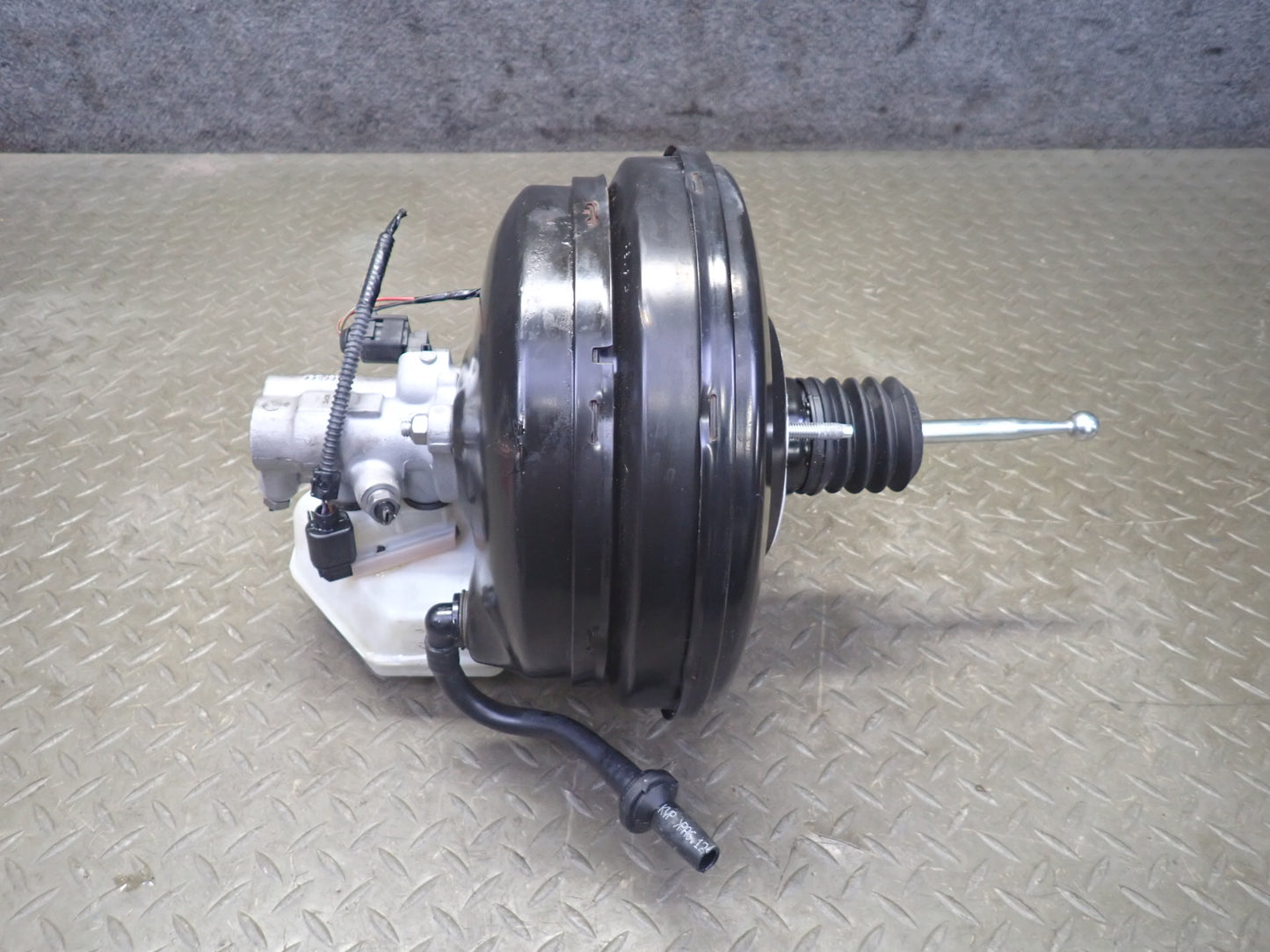 11-18 Porsche Cayenne 958 4.8L AWD Brake Master Cylinder Booster Fluid Reservoir