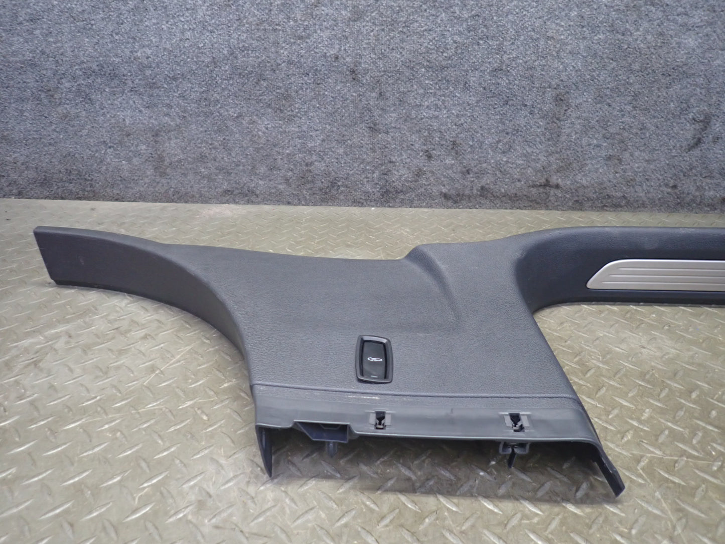 11-18 Porsche Cayenne 958 Left & Right B Pillar Lower Trim Cover Panel Set