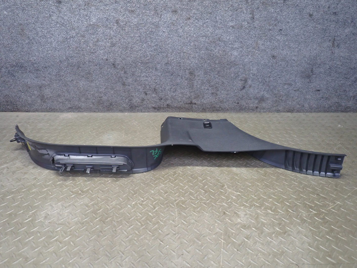 11-18 Porsche Cayenne 958 Left & Right B Pillar Lower Trim Cover Panel Set