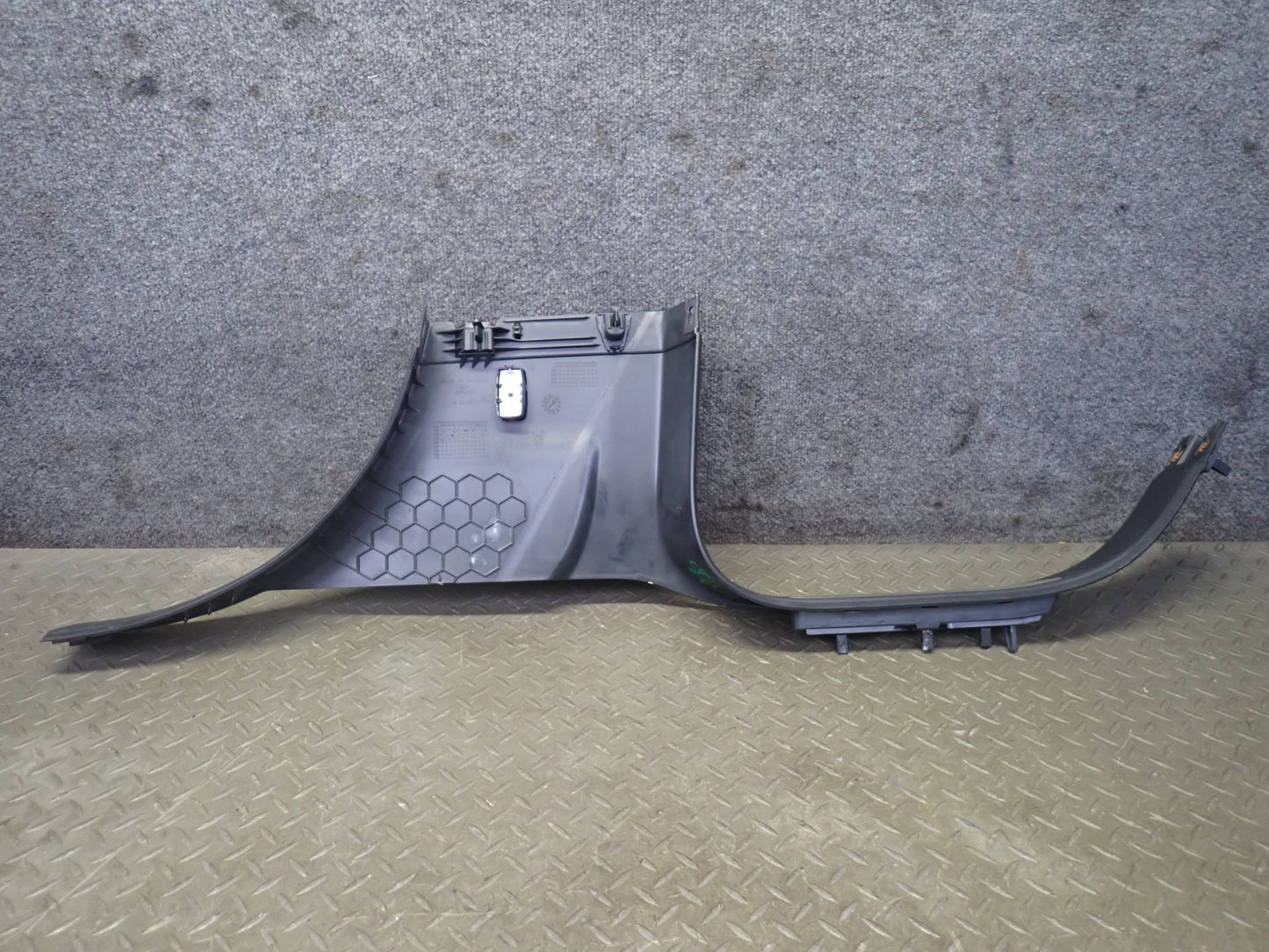 11-18 Porsche Cayenne 958 Left & Right B Pillar Lower Trim Cover Panel Set