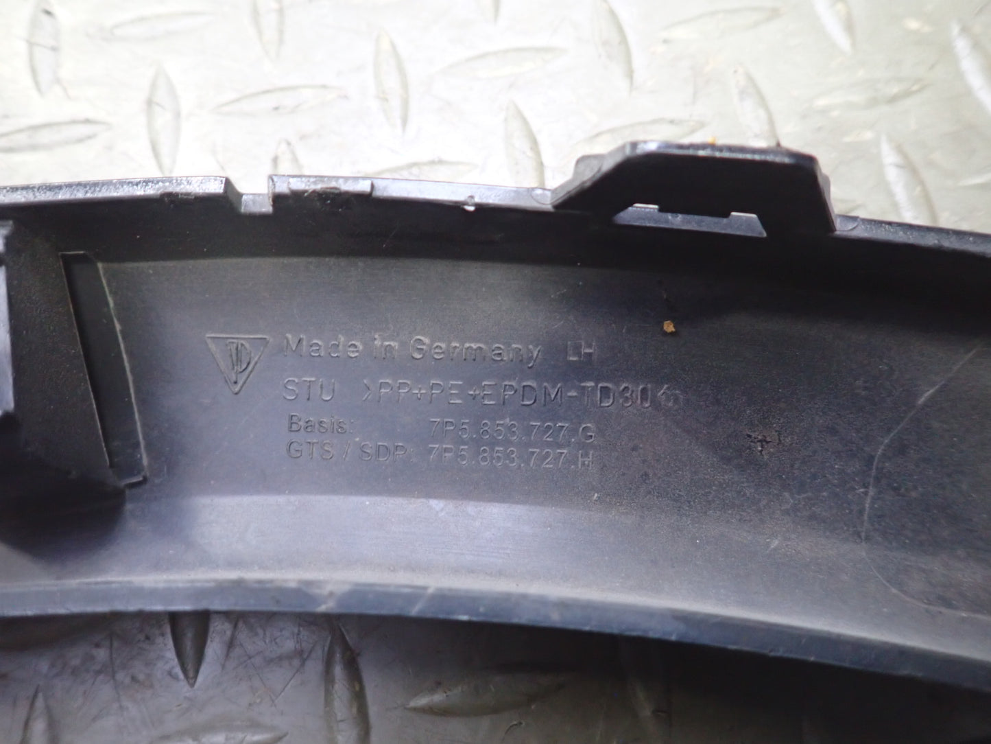 2015-2018 Porsche Cayenne 958.2 Front  Wheel Arch Flare Molding Set of 2