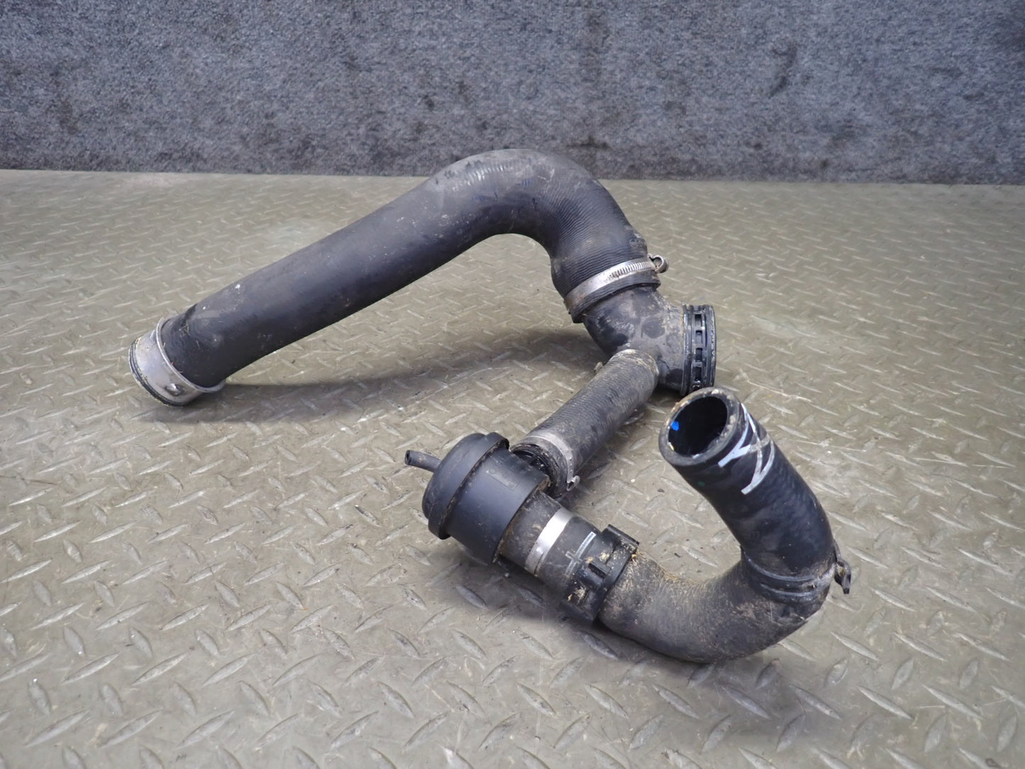 2011-2018 Porsche Cayenne 958 4.8L Turbo Turbocharger Hose Pipe Line
