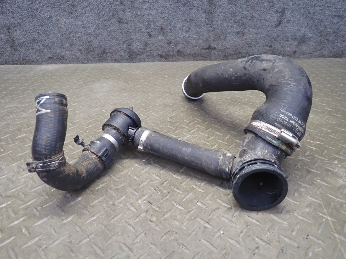 2011-2018 Porsche Cayenne 958 4.8L Turbo Turbocharger Hose Pipe Line