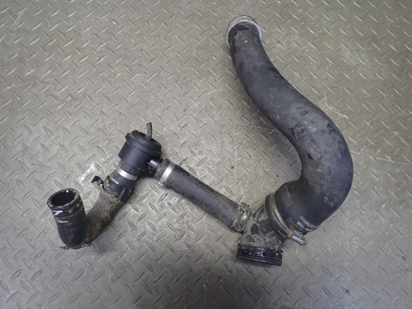 2011-2018 Porsche Cayenne 958 4.8L Turbo Turbocharger Hose Pipe Line