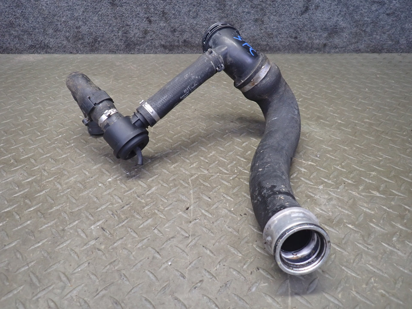 2011-2018 Porsche Cayenne 958 4.8L Turbo Turbocharger Hose Pipe Line