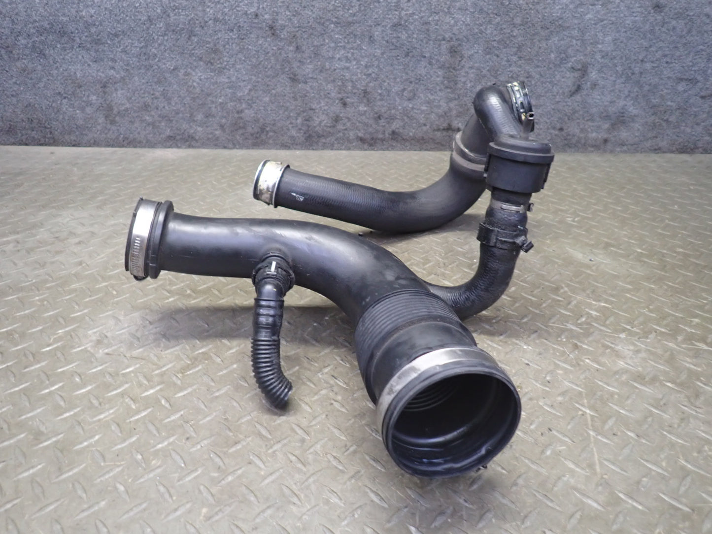 2011-2018 Porsche Cayenne 958 4.8L Turbo Turbocharger Hose Pipe Line