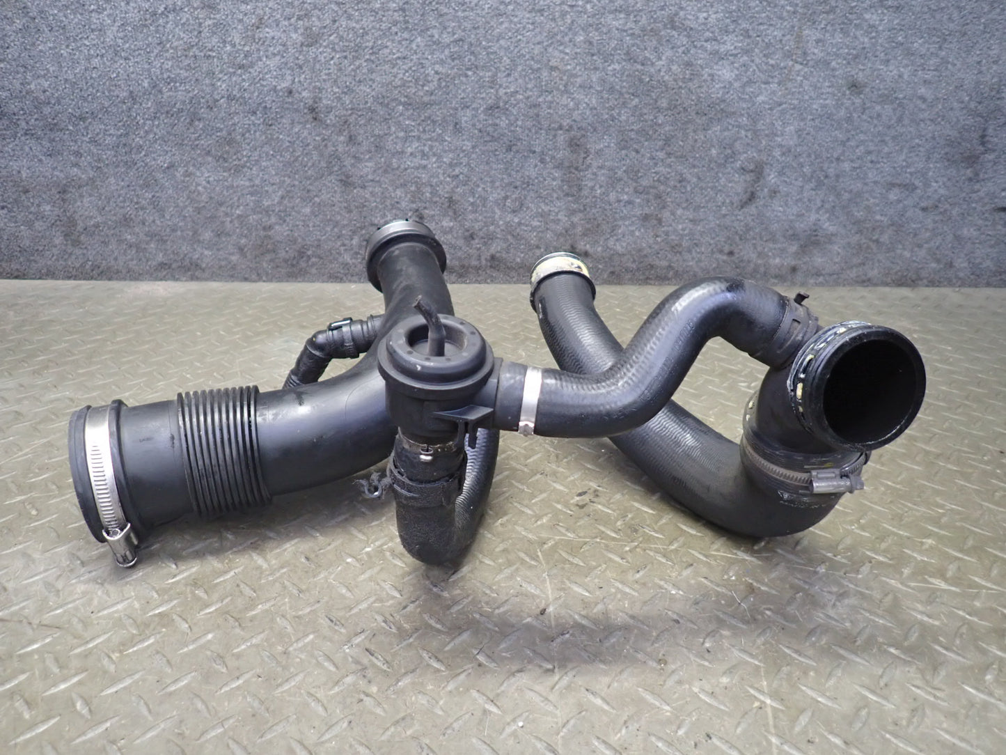 2011-2018 Porsche Cayenne 958 4.8L Turbo Turbocharger Hose Pipe Line
