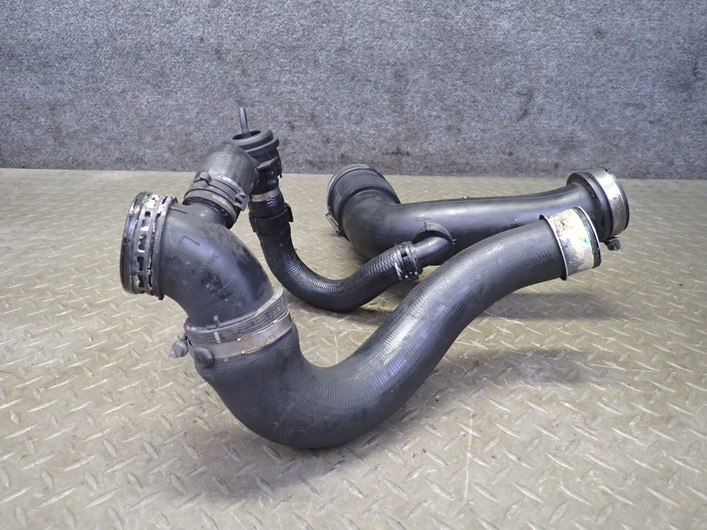 2011-2018 Porsche Cayenne 958 4.8L Turbo Turbocharger Hose Pipe Line