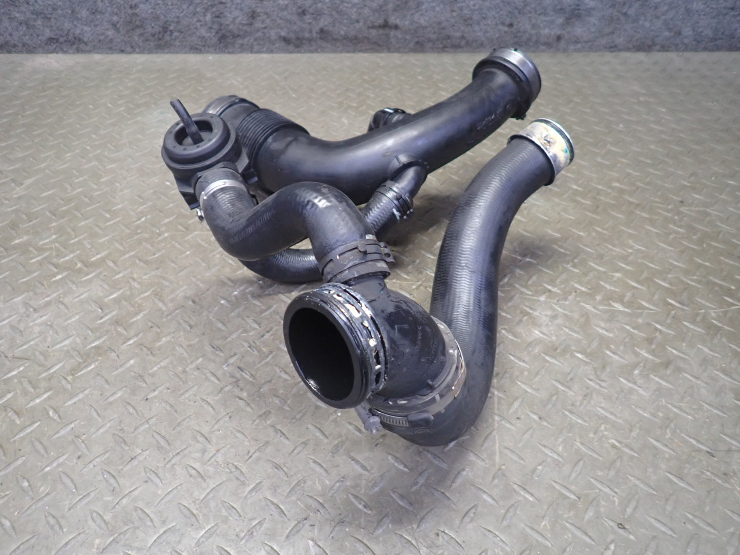 2011-2018 Porsche Cayenne 958 4.8L Turbo Turbocharger Hose Pipe Line