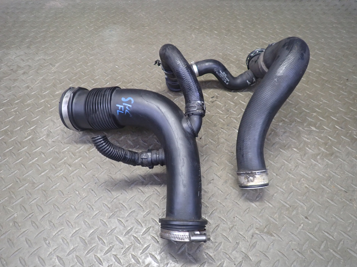 2011-2018 Porsche Cayenne 958 4.8L Turbo Turbocharger Hose Pipe Line