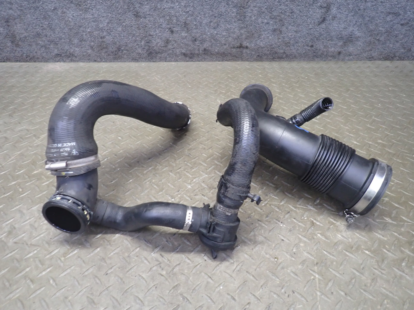 2011-2018 Porsche Cayenne 958 4.8L Turbo Turbocharger Hose Pipe Line
