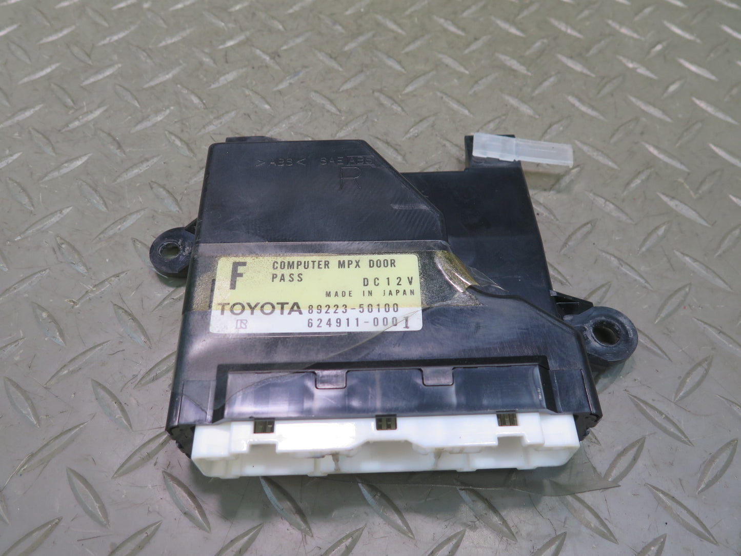 1998 Lexus UCF20L LS400 Front Right Door Control Module 89223-50100 OEM