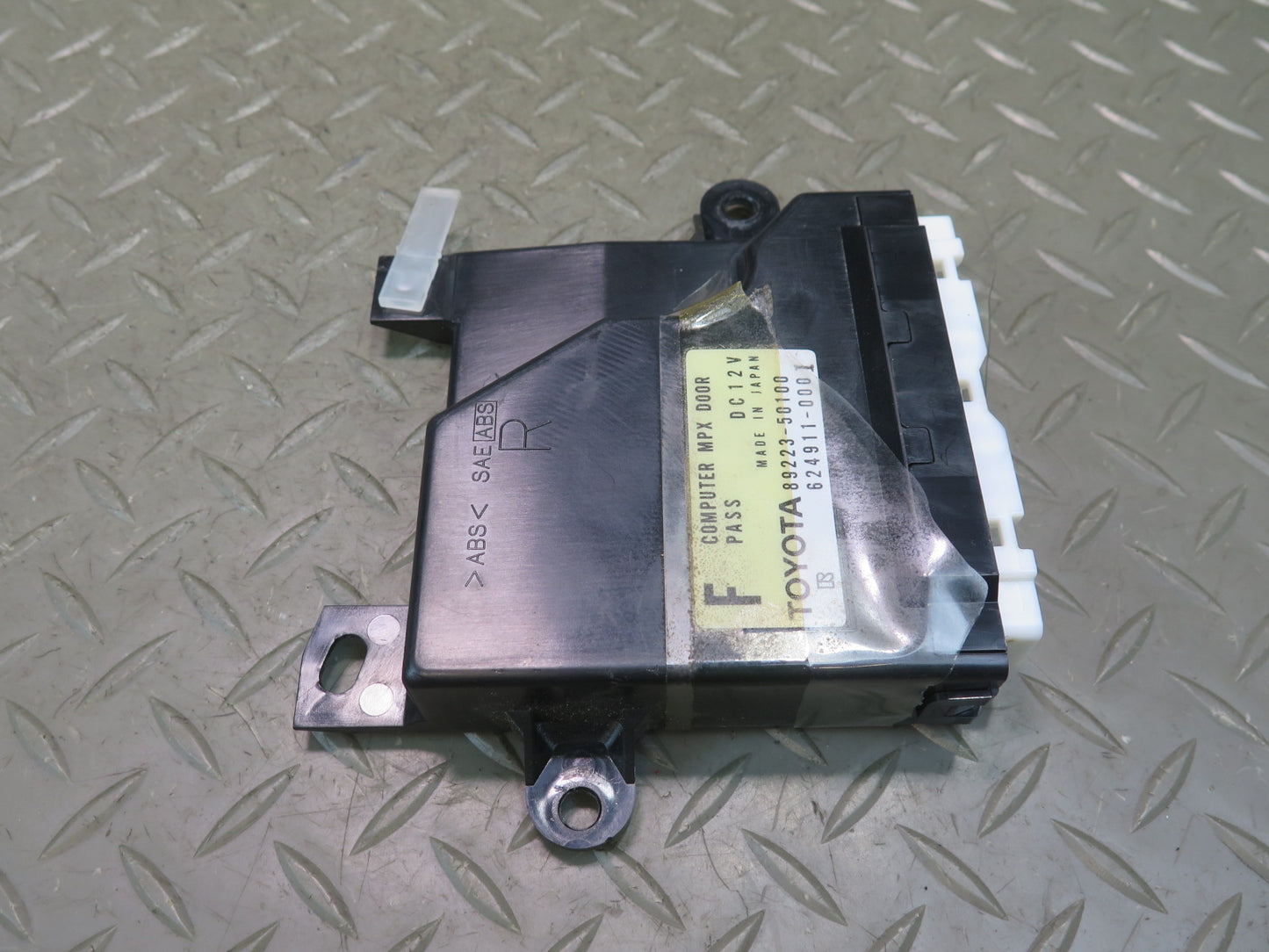 1998 Lexus UCF20L LS400 Front Right Door Control Module 89223-50100 OEM