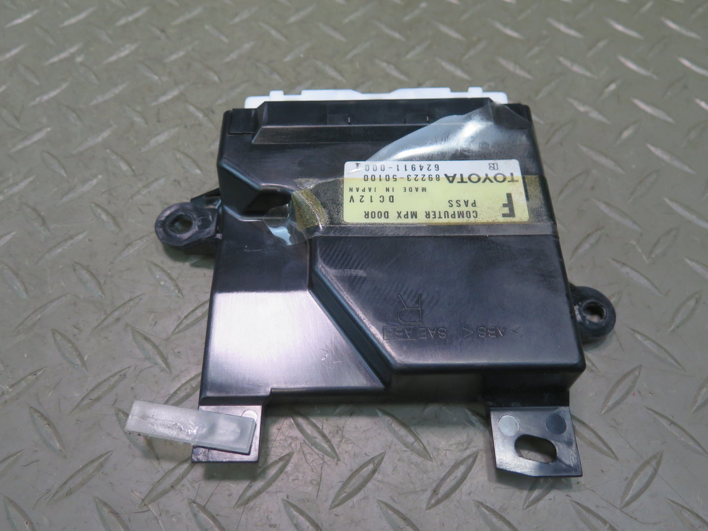 1998 Lexus UCF20L LS400 Front Right Door Control Module 89223-50100 OEM