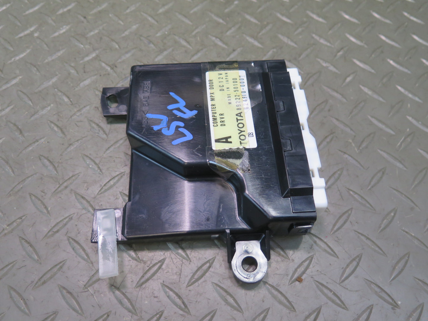 1998 Lexus UCF20L LS400 Front Left Door Control Module 89222-50100 OEM