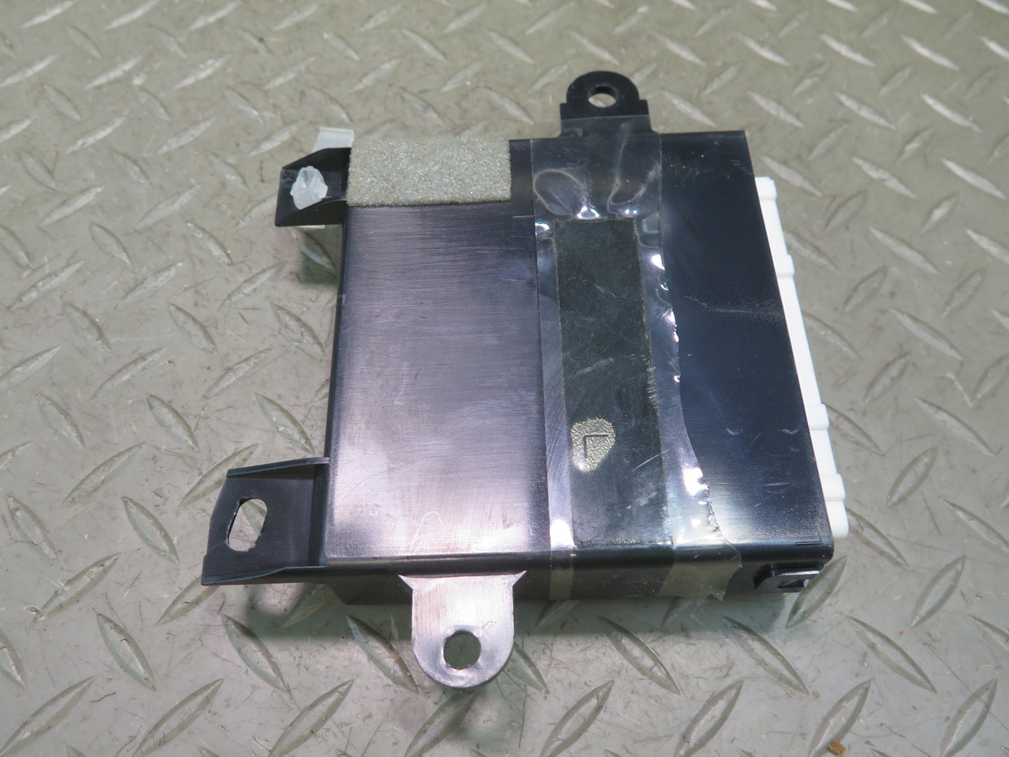 1998 Lexus UCF20L LS400 Front Left Door Control Module 89222-50100 OEM