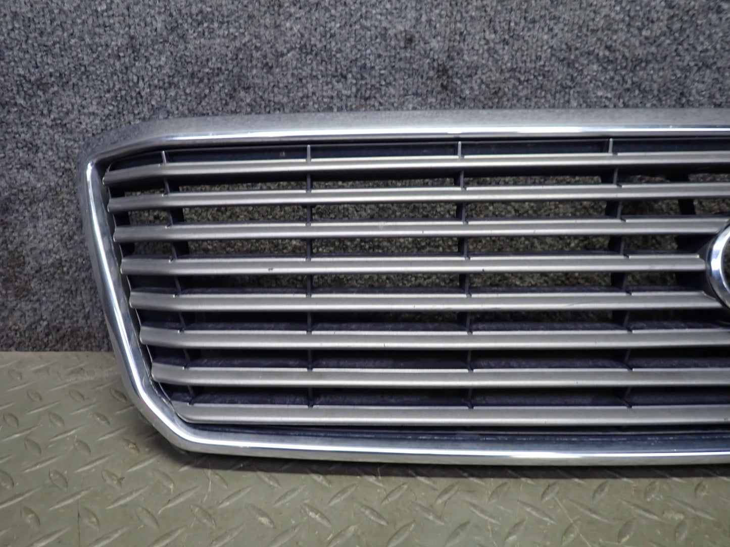 98-00 Lexus UCF20L LS400 Front Hood Radiator Upper Grille w Hood Release OEM