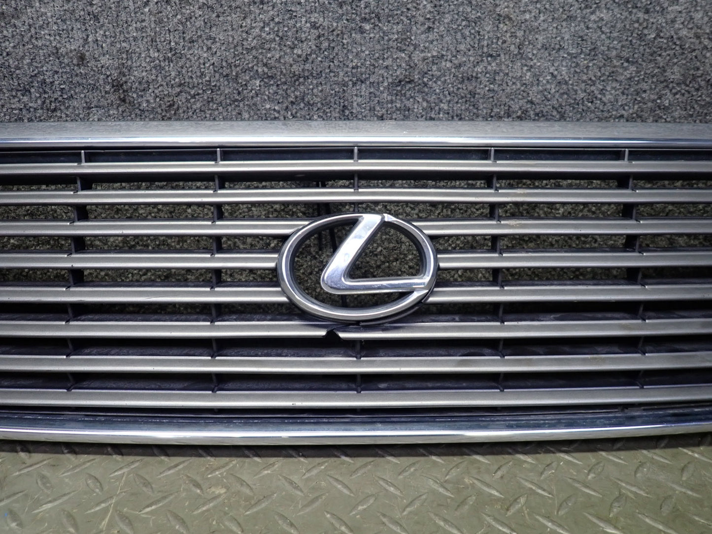 98-00 Lexus UCF20L LS400 Front Hood Radiator Upper Grille w Hood Release OEM