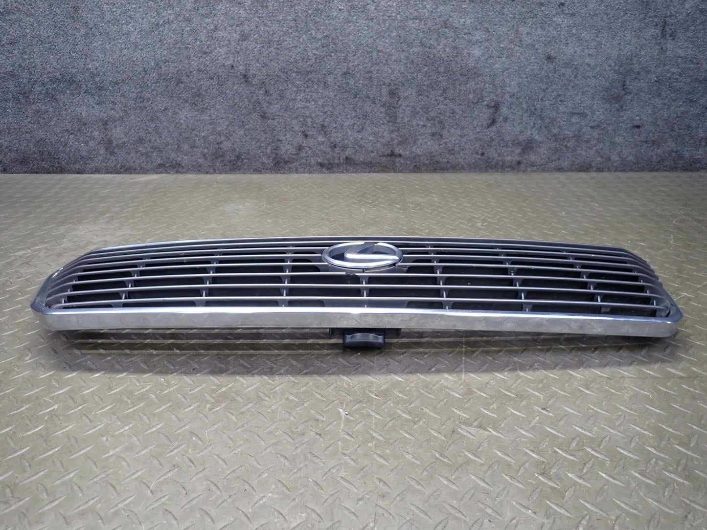 98-00 Lexus UCF20L LS400 Front Hood Radiator Upper Grille w Hood Release OEM