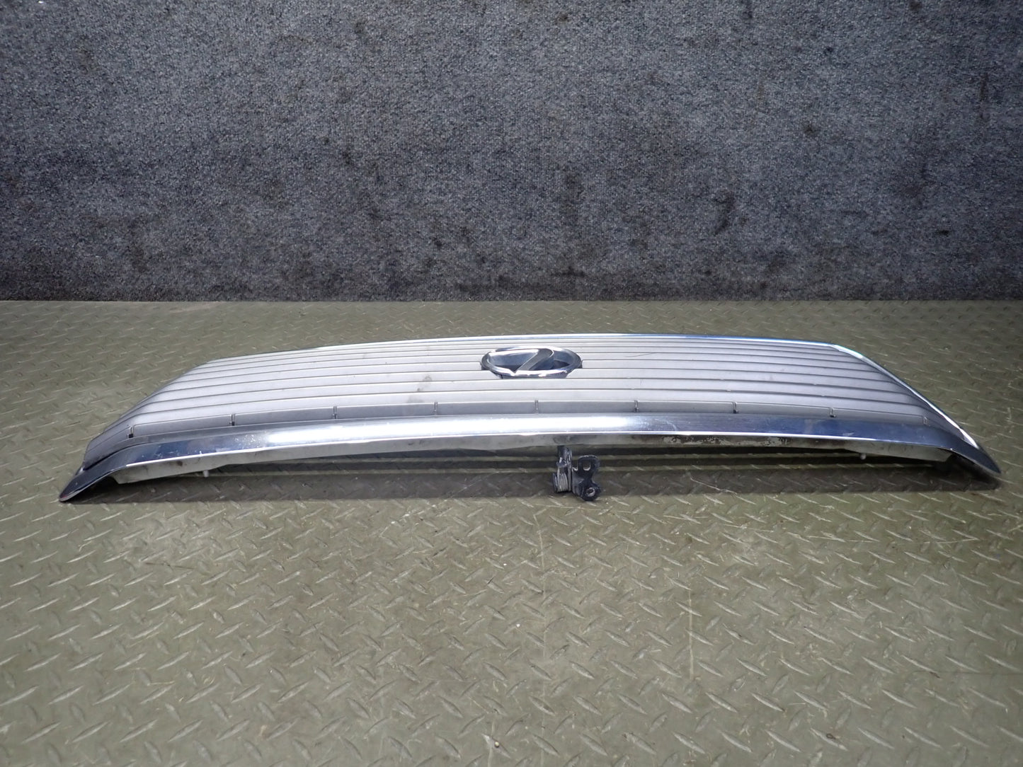 98-00 Lexus UCF20L LS400 Front Hood Radiator Upper Grille w Hood Release OEM