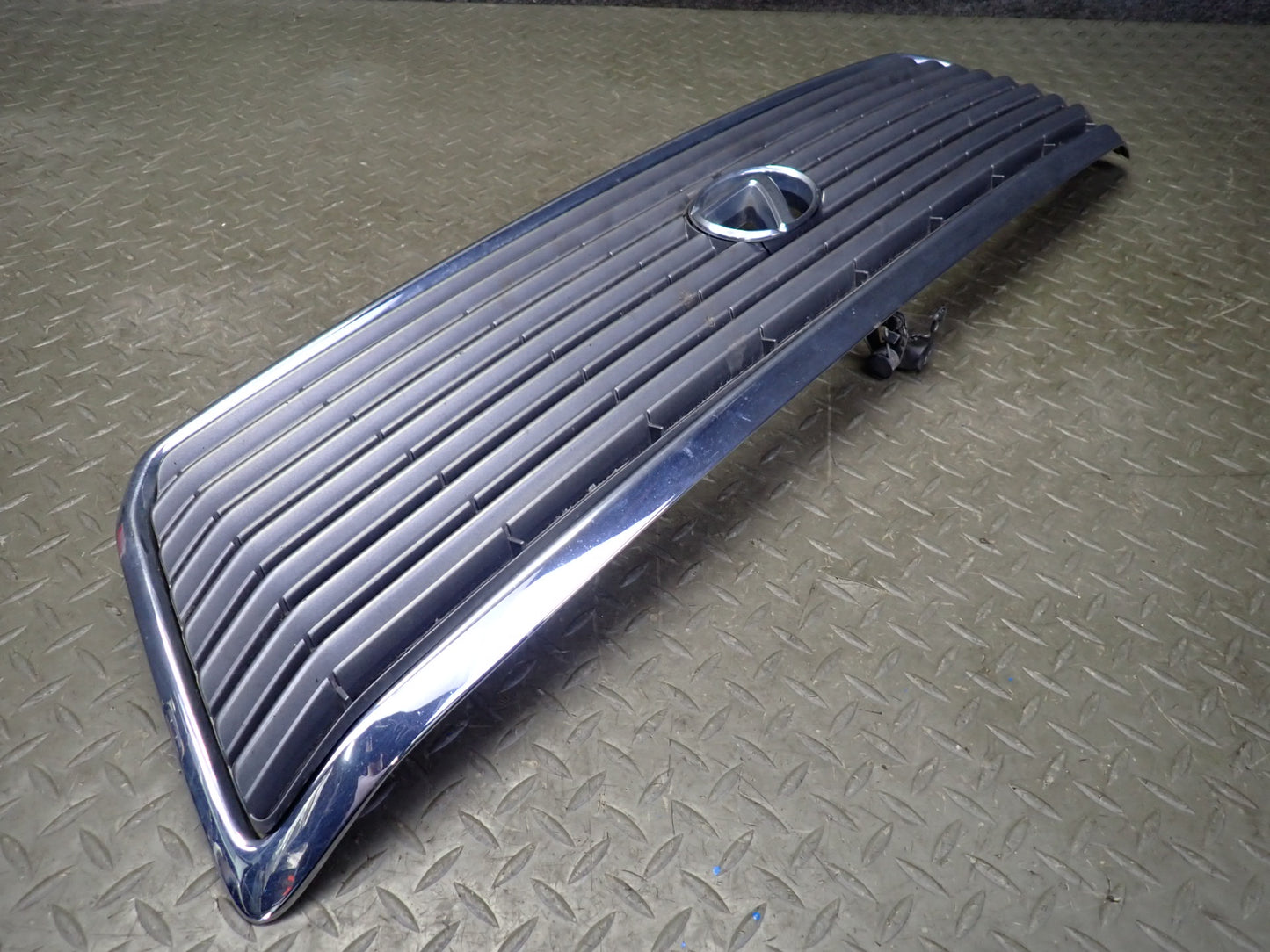 98-00 Lexus UCF20L LS400 Front Hood Radiator Upper Grille w Hood Release OEM