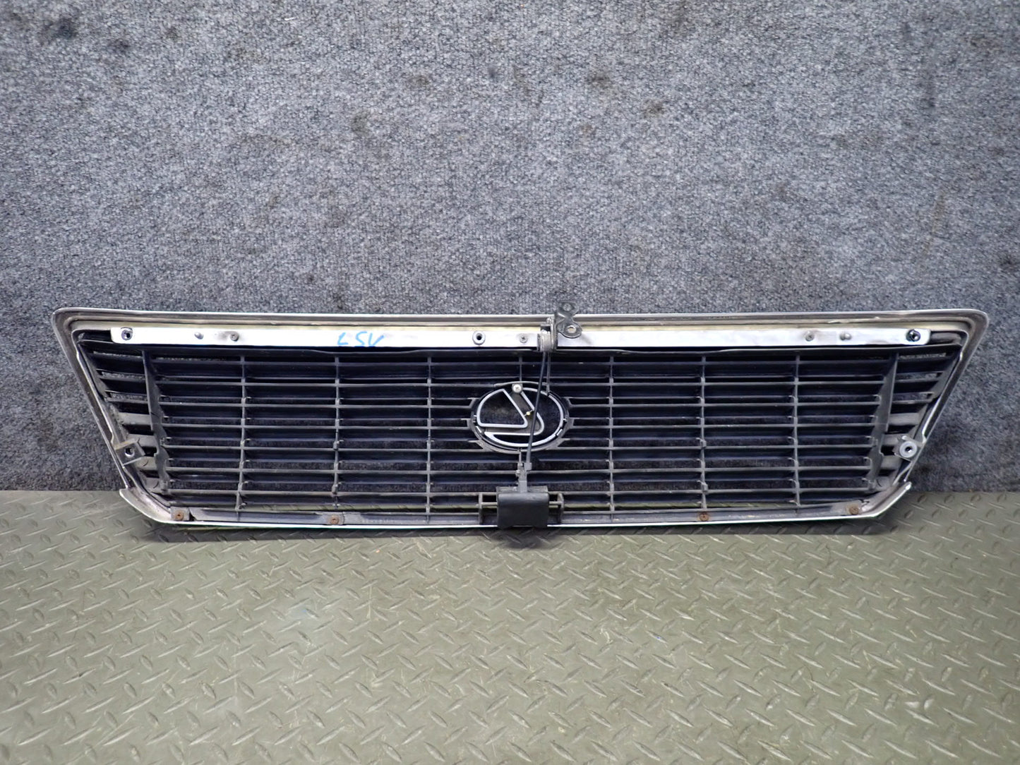 98-00 Lexus UCF20L LS400 Front Hood Radiator Upper Grille w Hood Release OEM