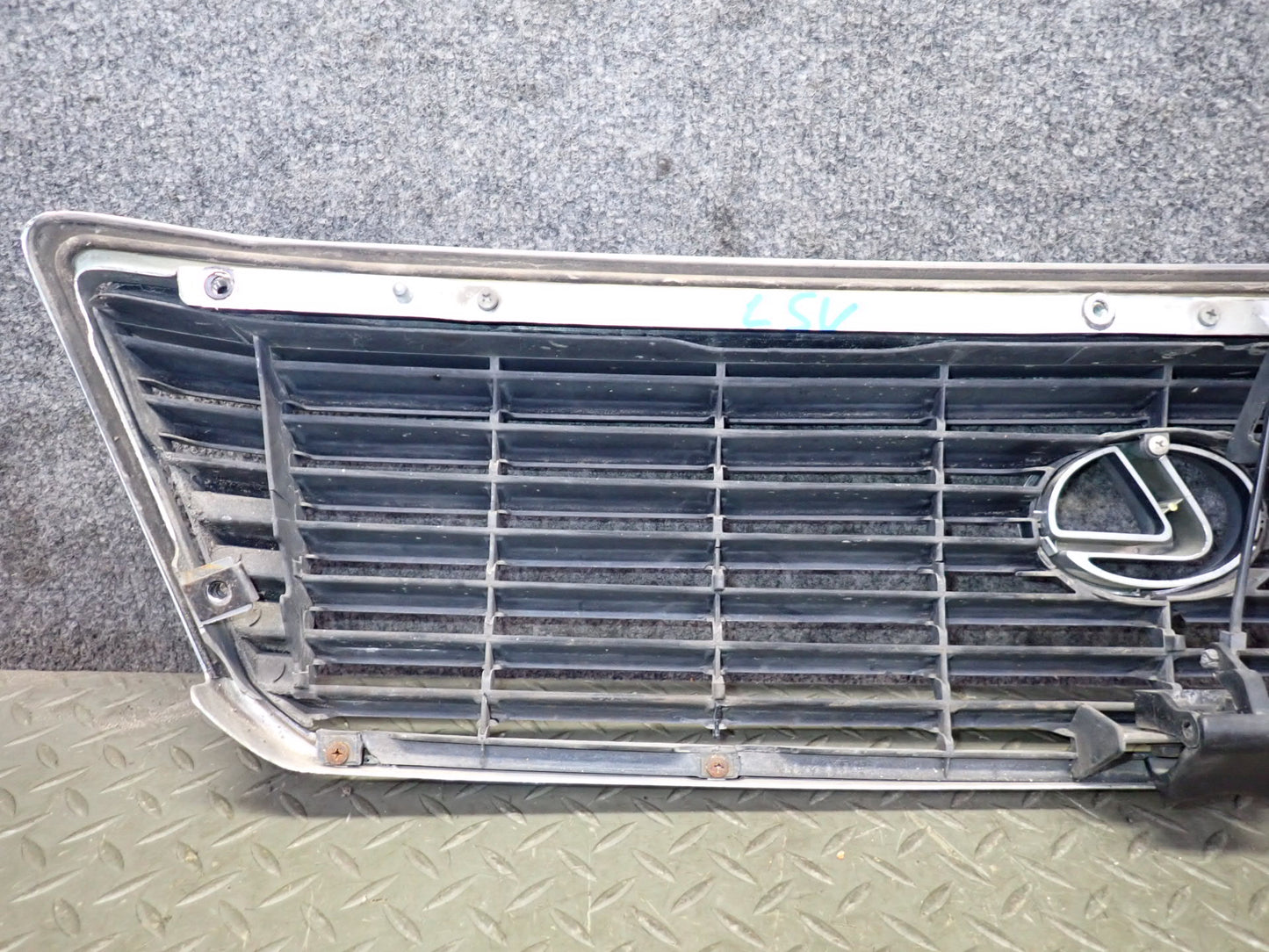 98-00 Lexus UCF20L LS400 Front Hood Radiator Upper Grille w Hood Release OEM