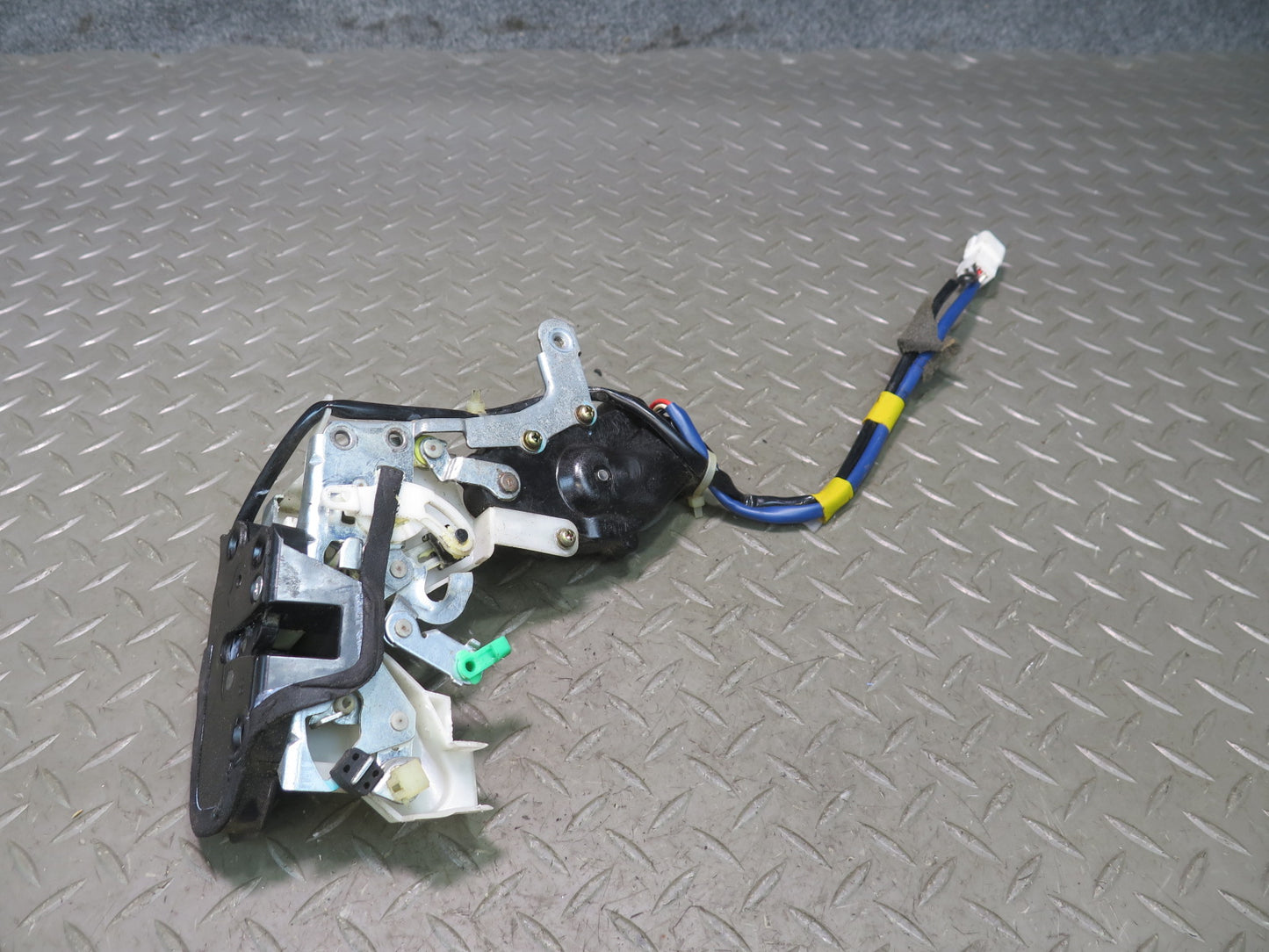 98-00 Lexus UCF20L LS400 Rear Right Passenger Side Door Lock Latch Actuator OEM