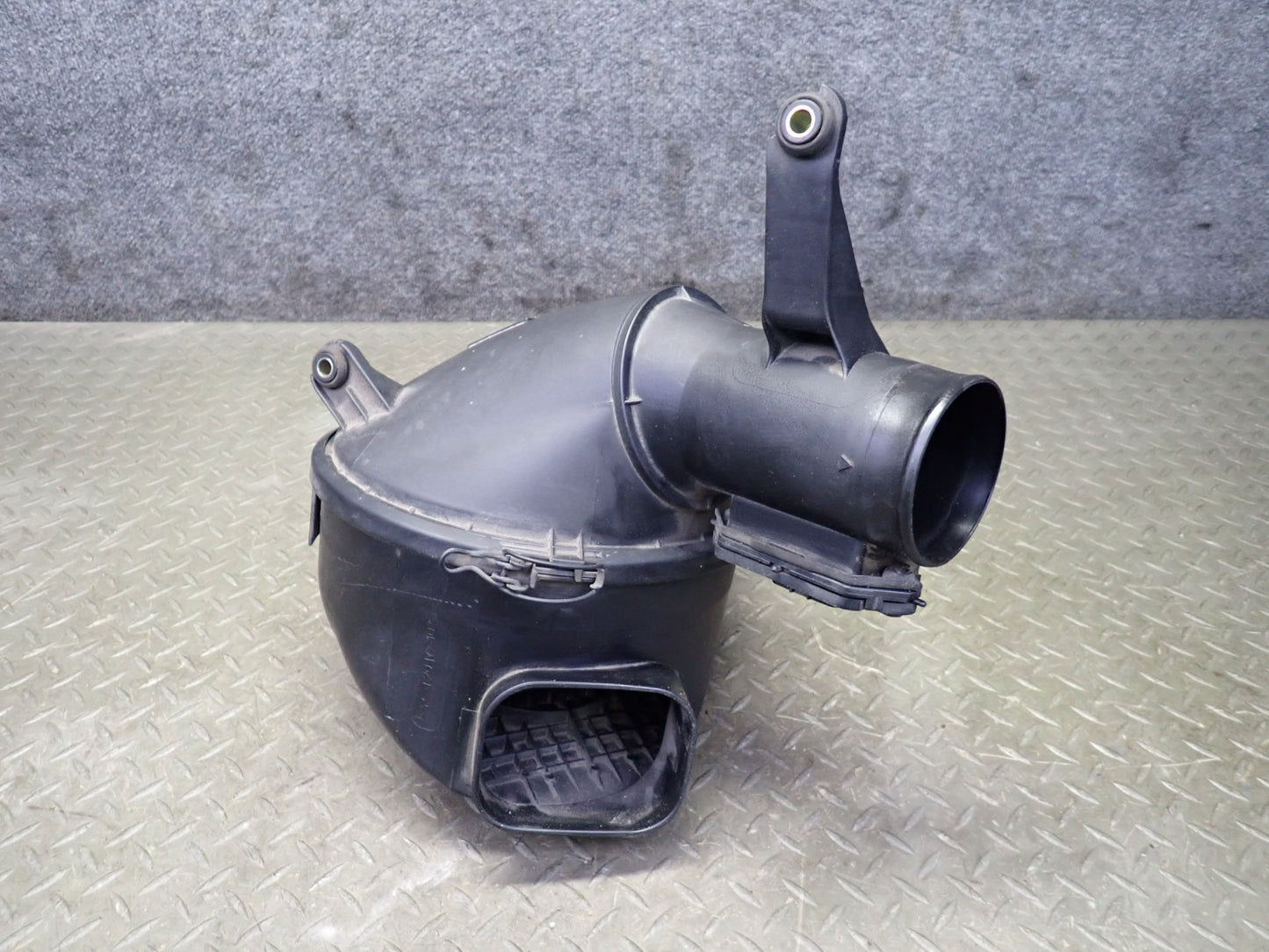 98-00 Lexus UCF20L LS400 Air Intake Cleaner Filter Box w MAF Sensor Assy OEM