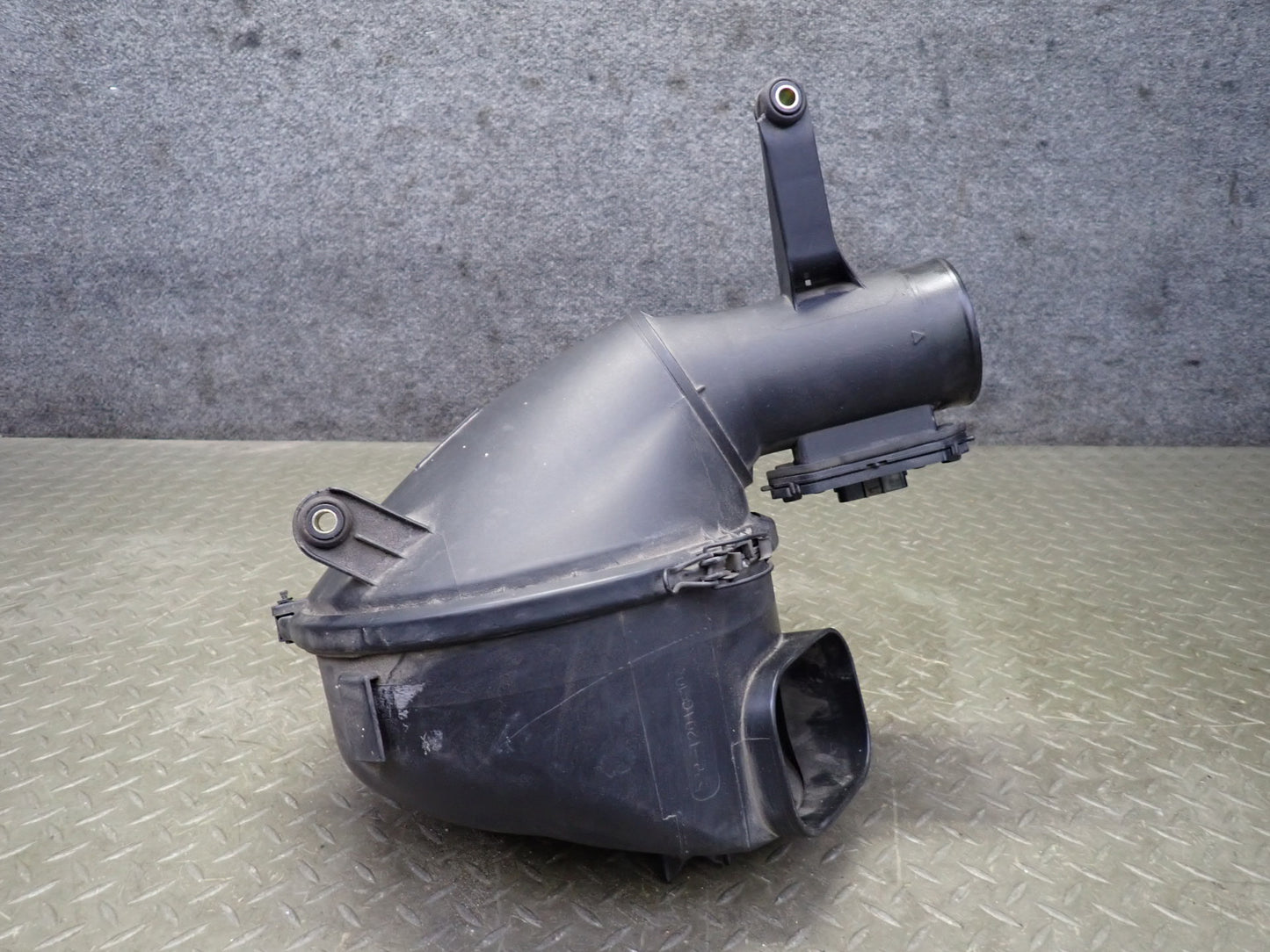98-00 Lexus UCF20L LS400 Air Intake Cleaner Filter Box w MAF Sensor Assy OEM