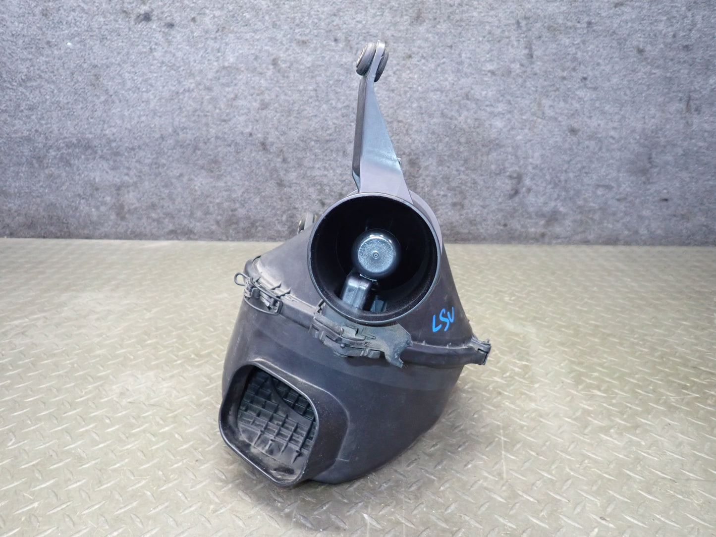 98-00 Lexus UCF20L LS400 Air Intake Cleaner Filter Box w MAF Sensor Assy OEM