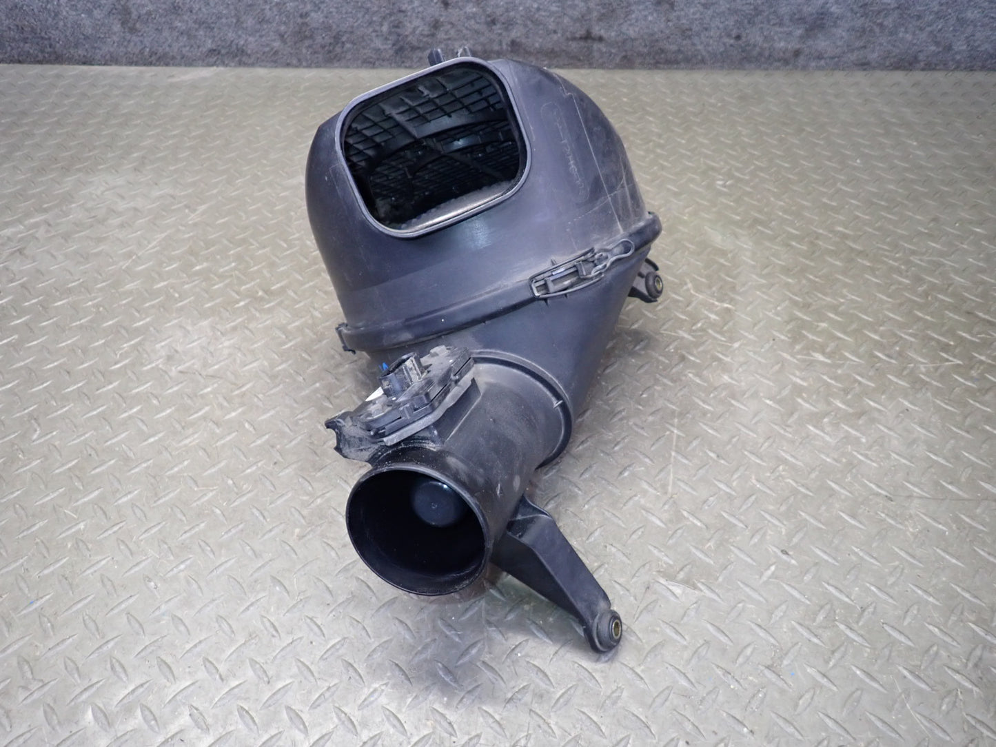 98-00 Lexus UCF20L LS400 Air Intake Cleaner Filter Box w MAF Sensor Assy OEM
