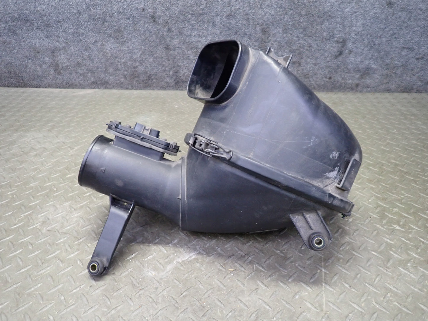 98-00 Lexus UCF20L LS400 Air Intake Cleaner Filter Box w MAF Sensor Assy OEM