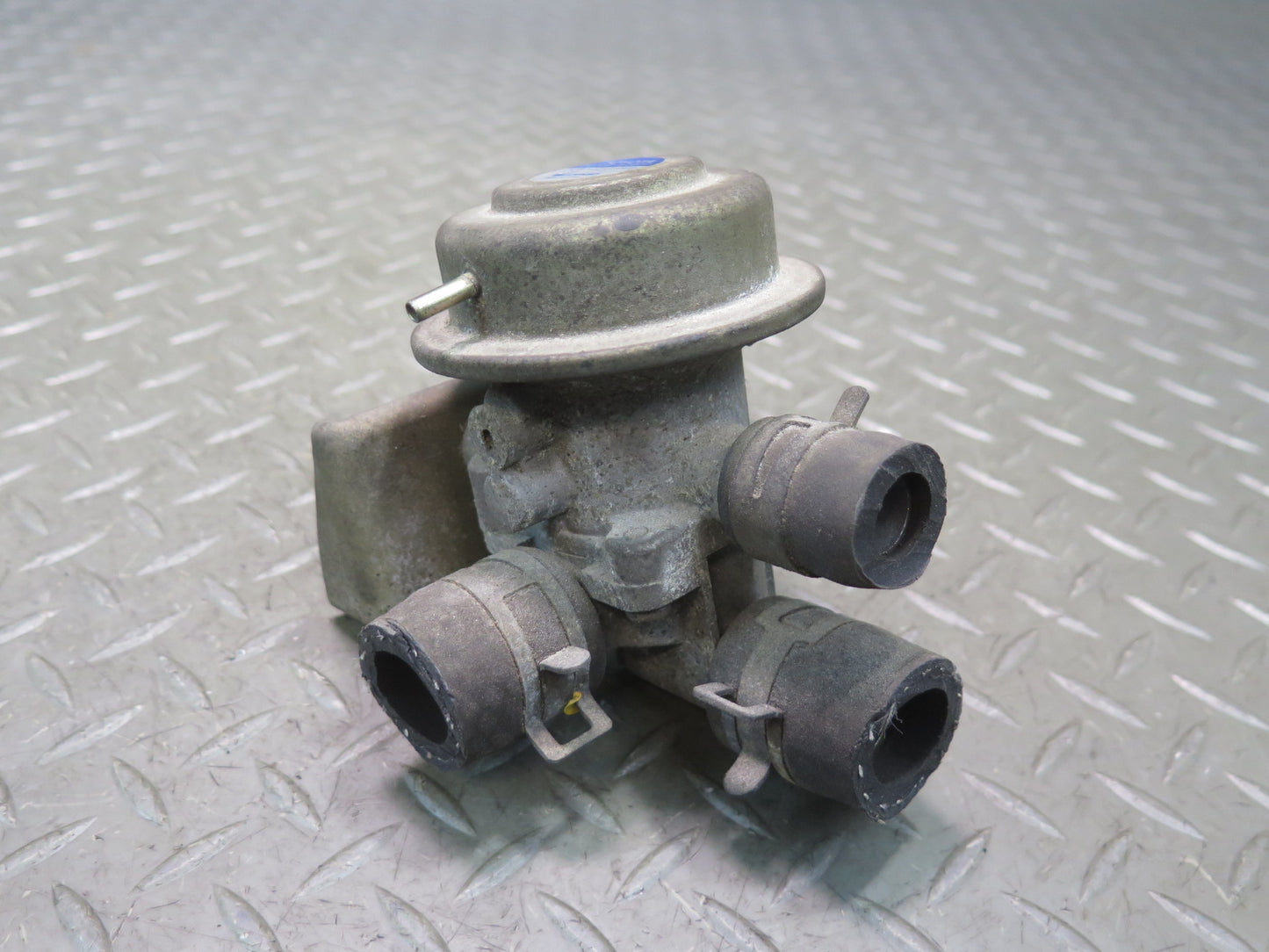 1991-1992 Toyota Land Cruiser FJ80 3FE 4.0L Vacuum Air Switch Valve 25710-61031
