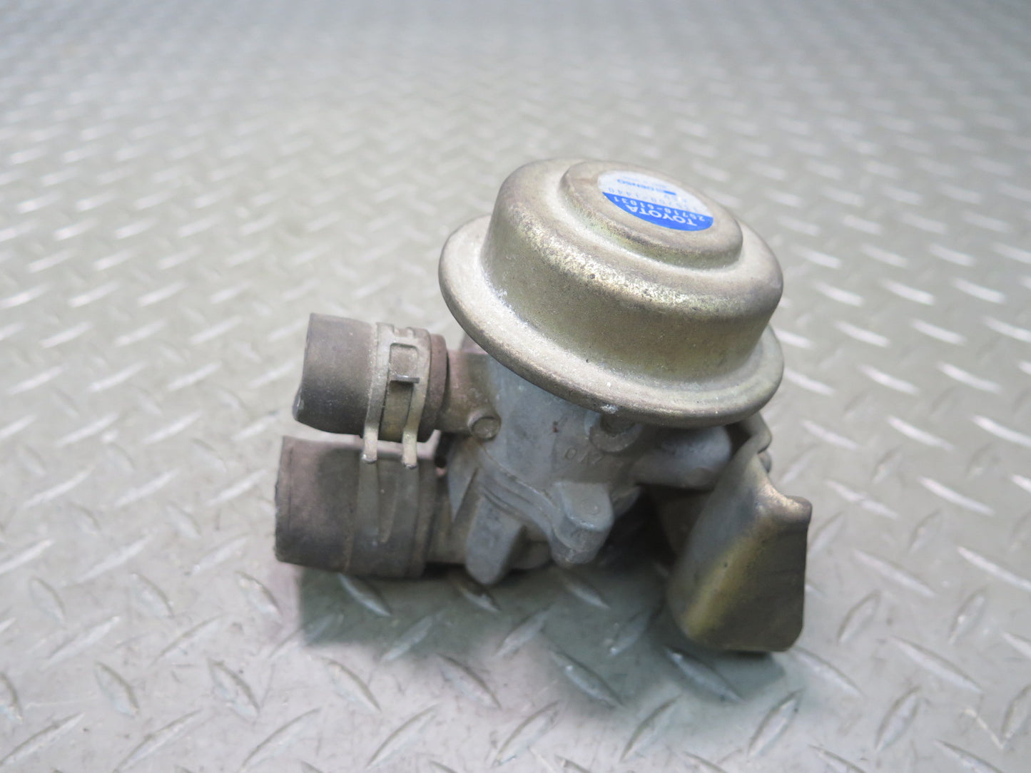 1991-1992 Toyota Land Cruiser FJ80 3FE 4.0L Vacuum Air Switch Valve 25710-61031