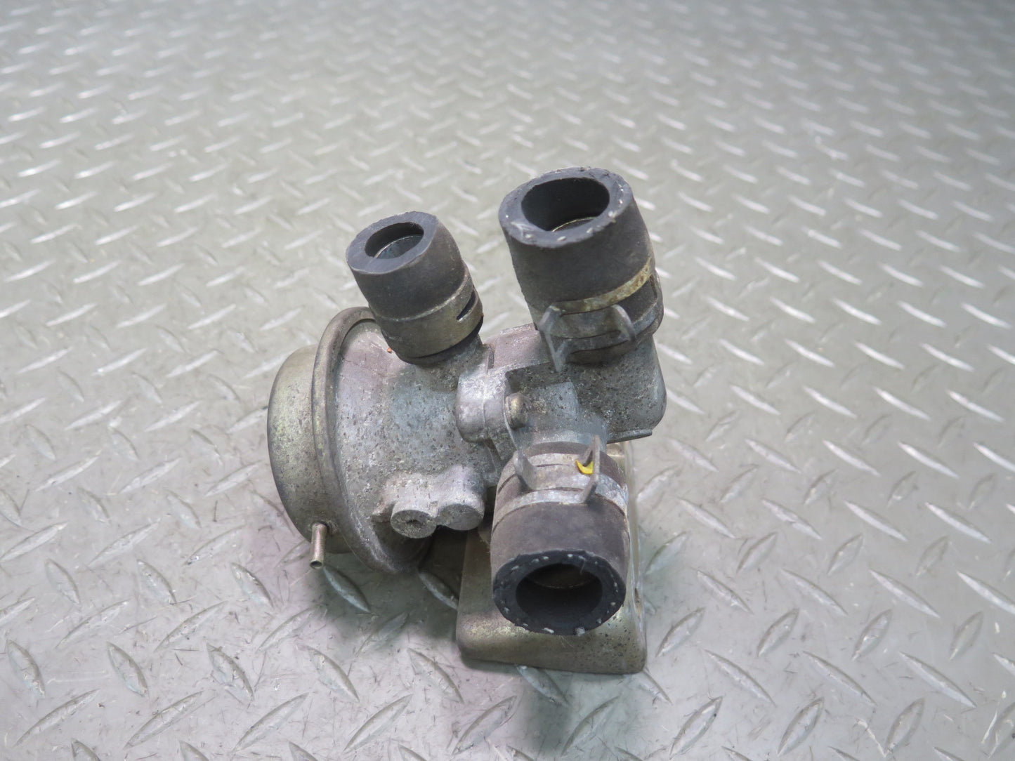 1991-1992 Toyota Land Cruiser FJ80 3FE 4.0L Vacuum Air Switch Valve 25710-61031