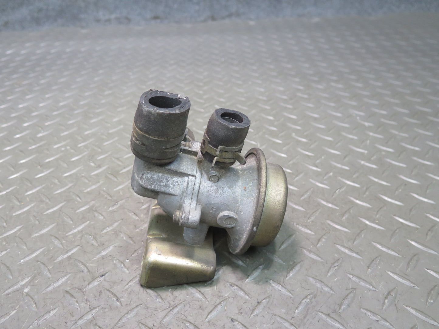 1991-1992 Toyota Land Cruiser FJ80 3FE 4.0L Vacuum Air Switch Valve 25710-61031