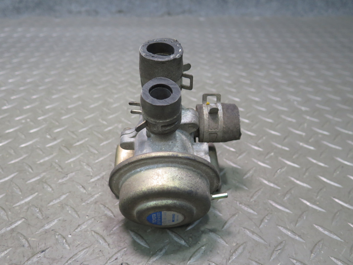 1991-1992 Toyota Land Cruiser FJ80 3FE 4.0L Vacuum Air Switch Valve 25710-61031