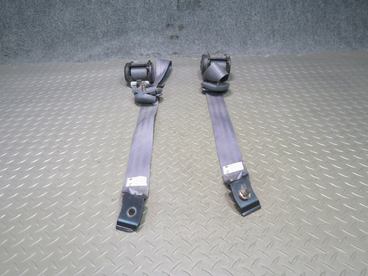 91-92 TOYOTA LAND CRUISER FJ80 SET OF 2 REAR 2-ND ROW LEFT & RIGHT SEATBELT RETRACTORS OEM