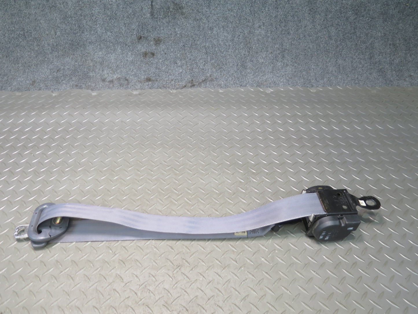 91-92 TOYOTA LAND CRUISER FJ80 SET OF 2 REAR 2-ND ROW LEFT & RIGHT SEATBELT RETRACTORS OEM