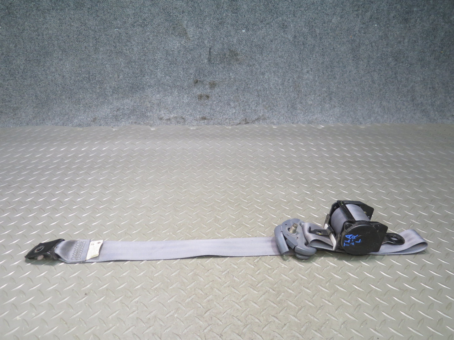 91-92 TOYOTA LAND CRUISER FJ80 SET OF 2 REAR 2-ND ROW LEFT & RIGHT SEATBELT RETRACTORS OEM