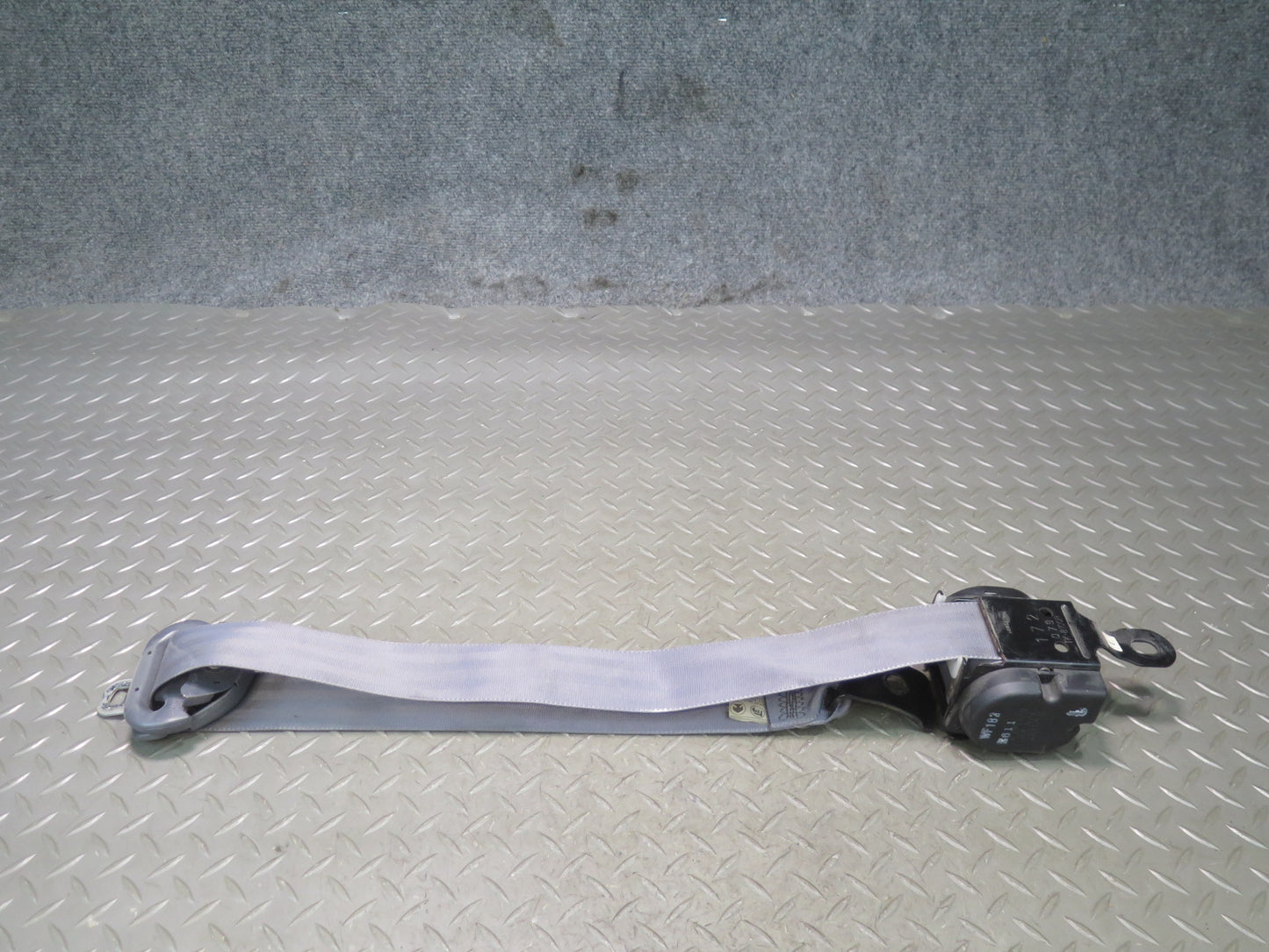 91-92 TOYOTA LAND CRUISER FJ80 SET OF 2 REAR 2-ND ROW LEFT & RIGHT SEATBELT RETRACTORS OEM