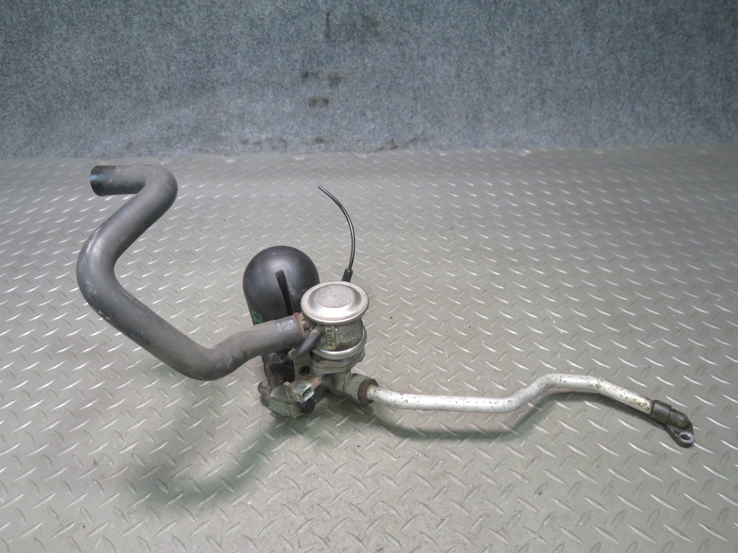 2000-2004 Porsche Boxster 986 Air  Injection Vacuum Reservoir w Hose Line