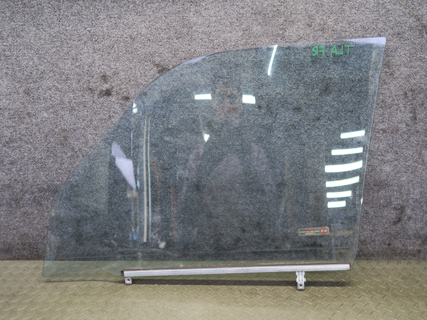 1991-1997 Toyota Land Cruiser FJ80 Front Right Passenger Side Door Window Glass