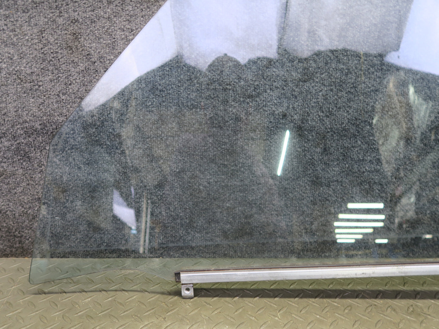 1991-1997 Toyota Land Cruiser FJ80 Front Right Passenger Side Door Window Glass