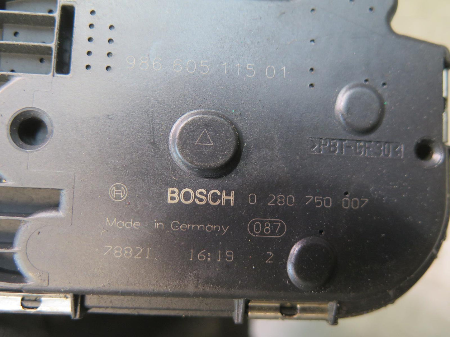 2000-2004 Porsche Boxster 986 3.2L Engine Throttle Valve Body 98660511501