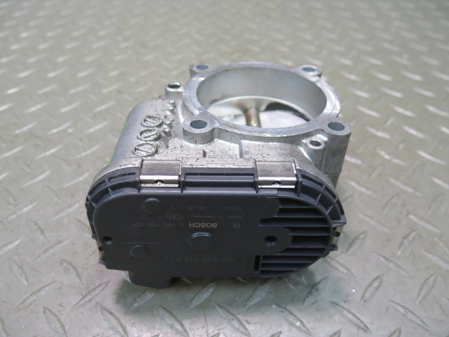 2000-2004 Porsche Boxster 986 3.2L Engine Throttle Valve Body 98660511501