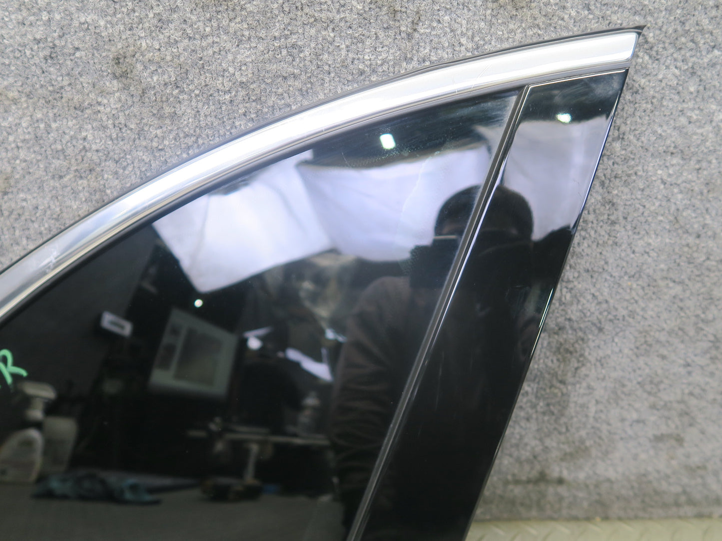 2011-2018 Porsche Cayenne 958 Rear Right Quarter Glass Window