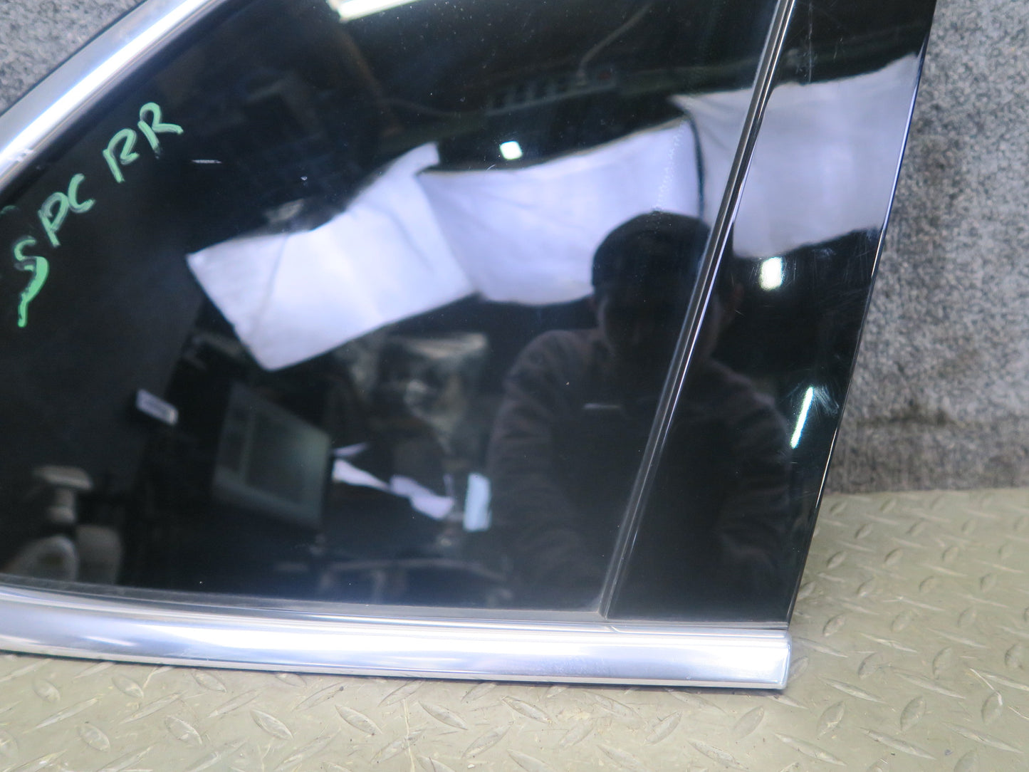 2011-2018 Porsche Cayenne 958 Rear Right Quarter Glass Window
